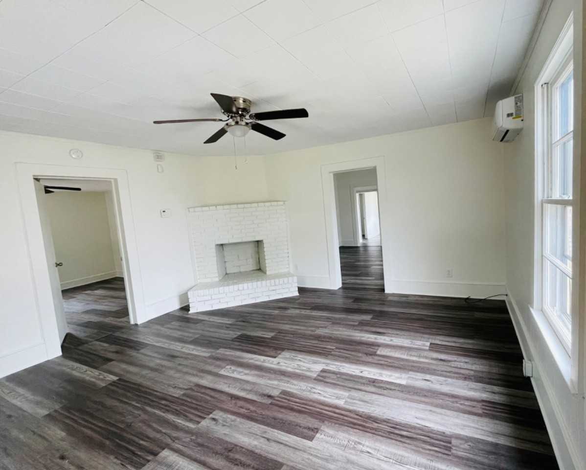 390 Farley St - Photo 3 of 20