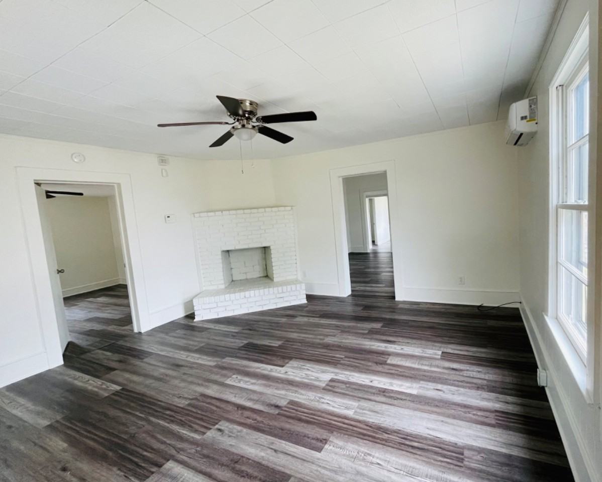 390 Farley St - Photo 4 of 20