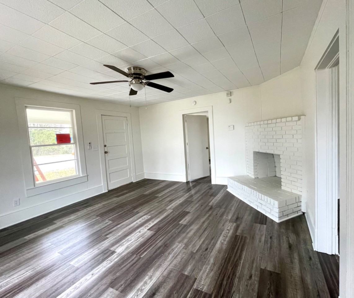 390 Farley St - Photo 6 of 20