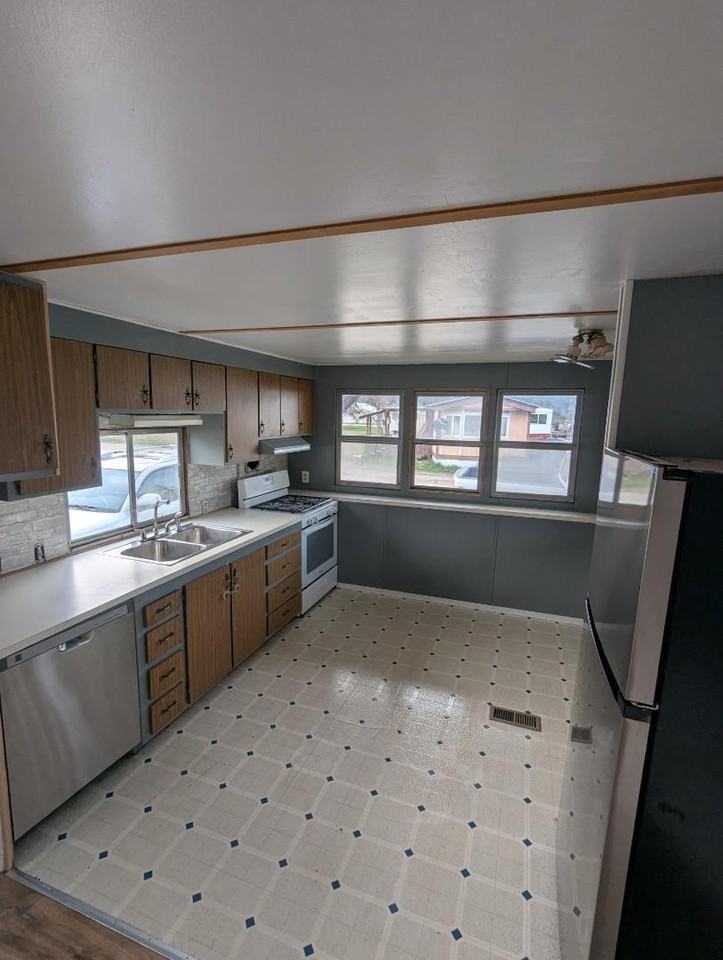 3 Corner MHP - Photo 2 of 28