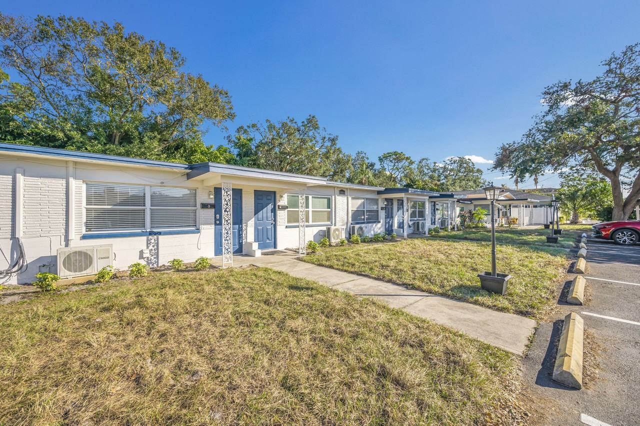 1048 S Clearview Ave - Photo 3 of 14