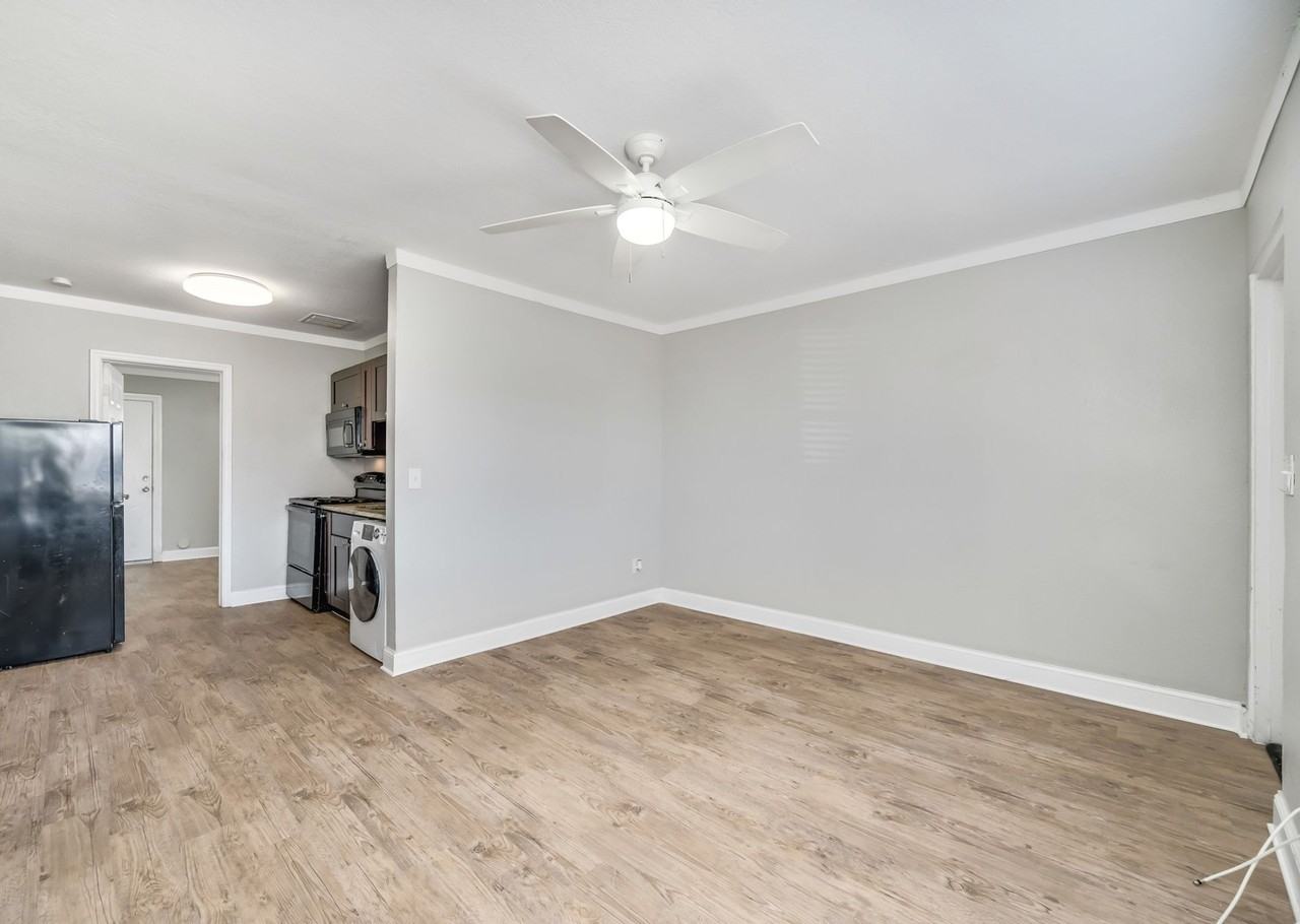 1048 S Clearview Ave - Photo 6 of 14