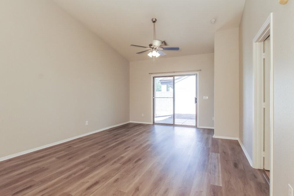 1110 N Steele - Photo 4 of 17