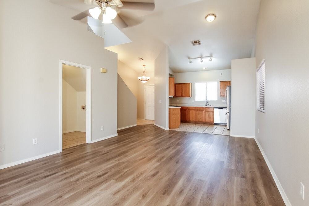 1110 N Steele - Photo 5 of 17