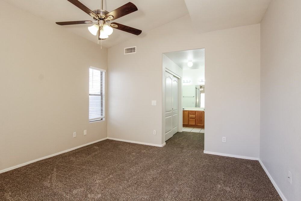 1110 N Steele - Photo 7 of 17