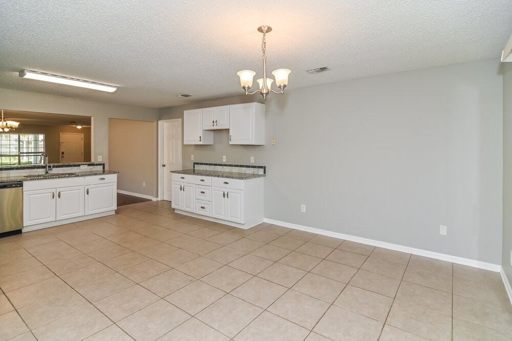 13434 Ashford Wood Ct E - Photo 7 of 16