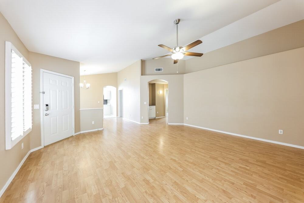 13122 W Wilshire Dr - Photo 4 of 16