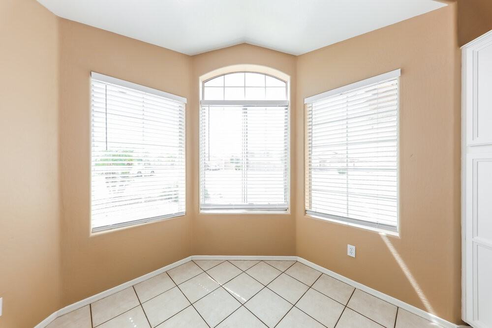 13122 W Wilshire Dr - Photo 7 of 16