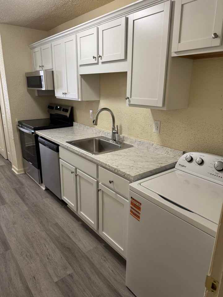 Georgetown Village Apartments - Photo 7 of 36