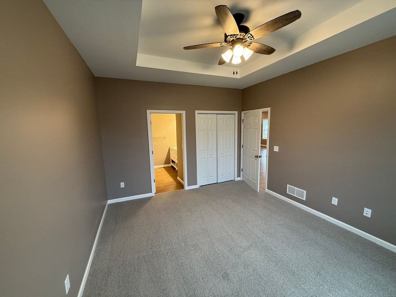 712 Stephanie Ct - Photo 3 of 11