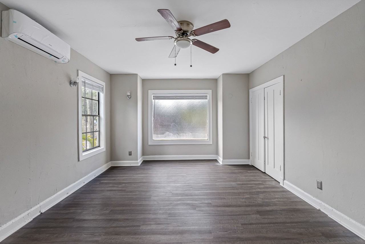 Renovated Apartment in the Heart of Hyde Park - Photo 7 of 11