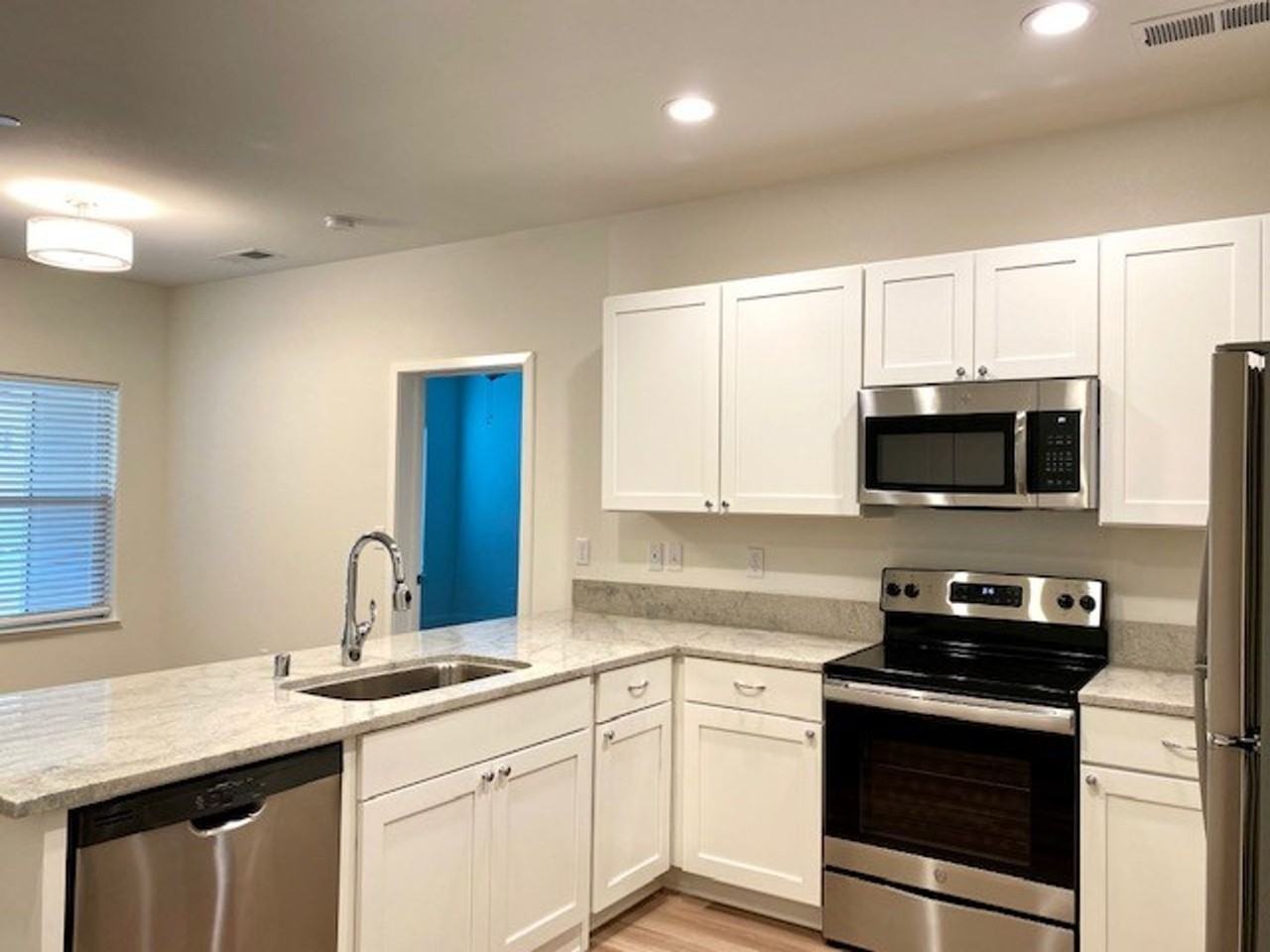 Skyline Luxury Apartments - Photo 4 of 27