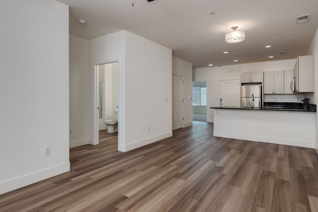 Skyline Luxury Apartments - Photo 6 of 13