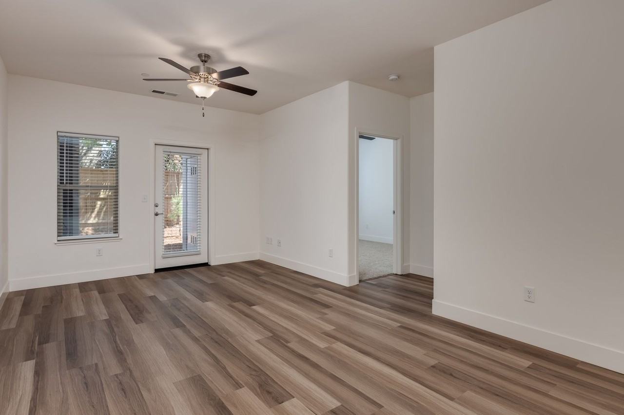 Skyline Luxury Apartments - Photo 7 of 13