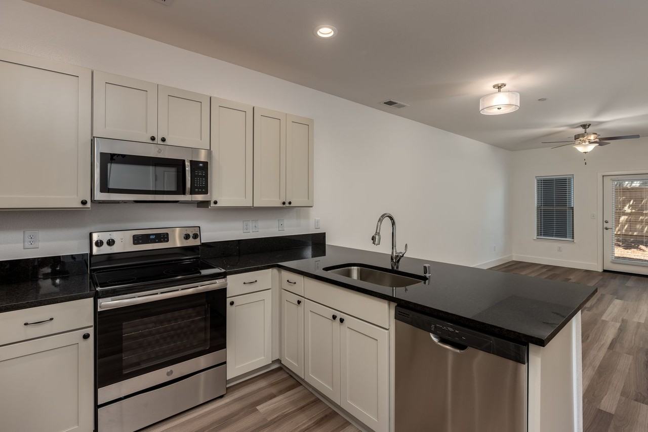 Skyline Luxury Apartments - Photo 4 of 26