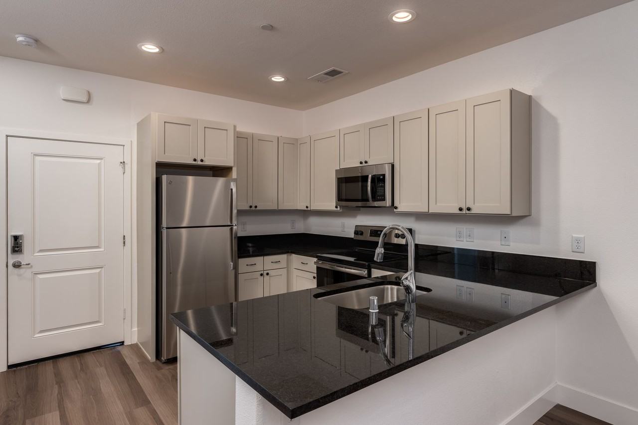 Skyline Luxury Apartments - Photo 5 of 26