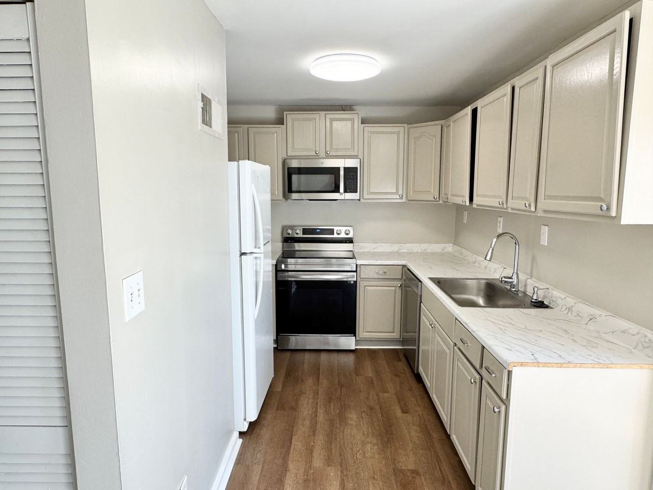 134 Hickok Cir - Photo 2 of 13