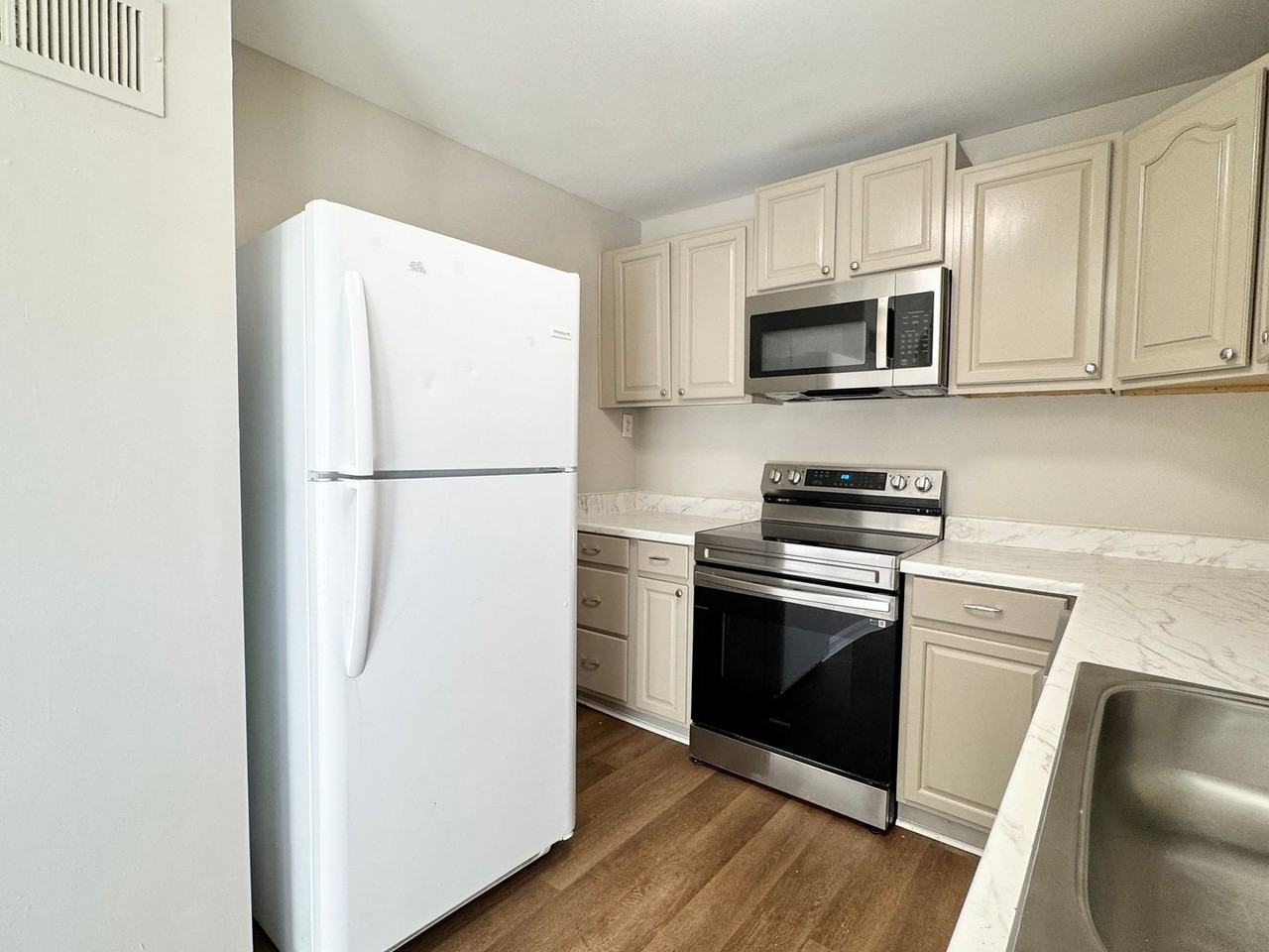 134 Hickok Cir - Photo 3 of 13