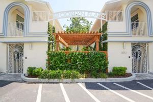 featured image of 3012 W De Leon St