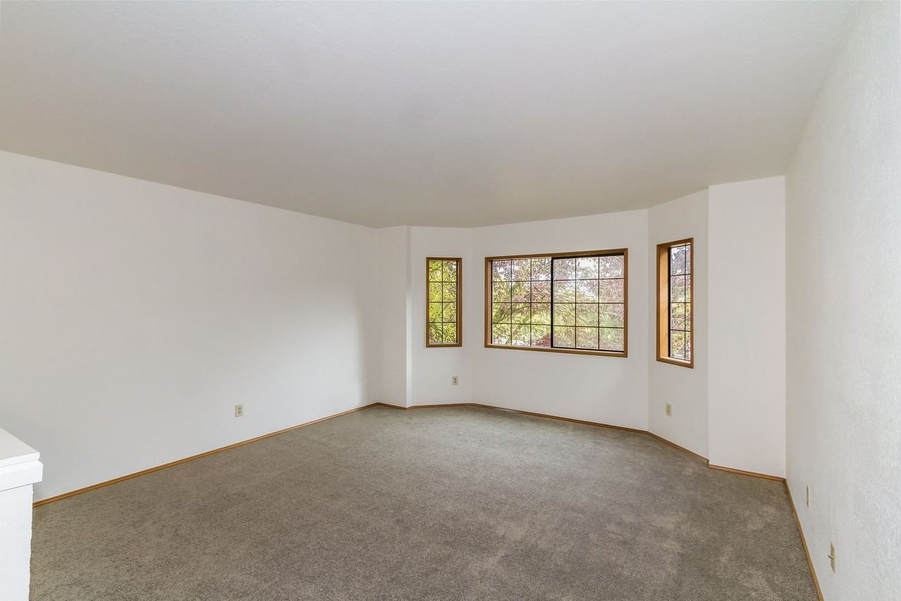 9721 20th Ave Ne - Photo 4 of 26