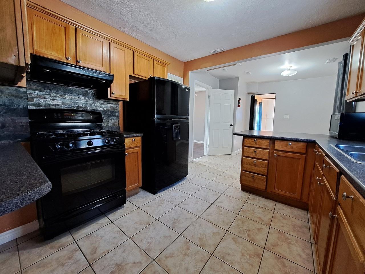 1141 Curry Ave #1 - Photo 6 of 28