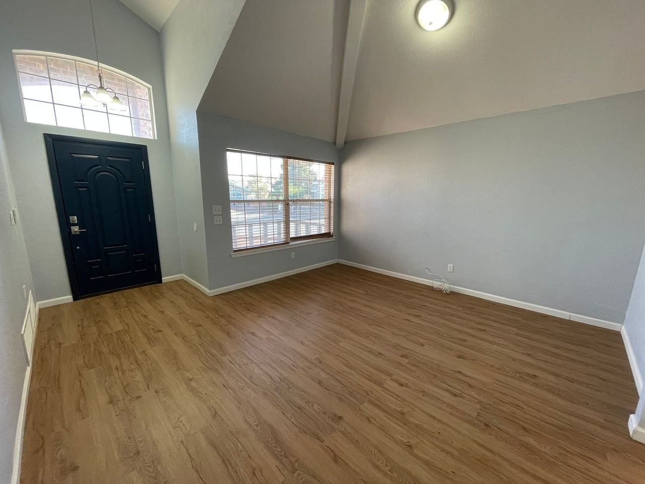 5732 Schwarzkopf Dr - Photo 4 of 18