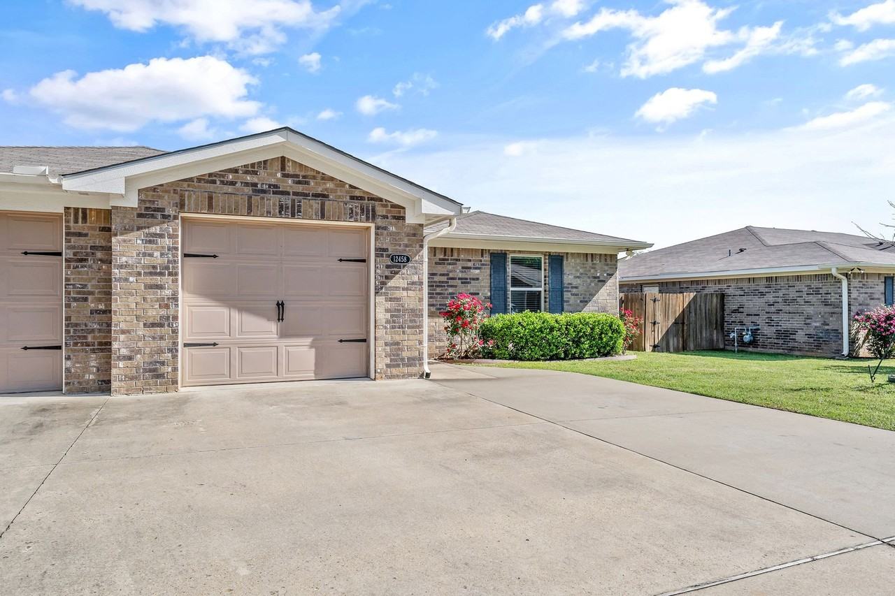 Kara Lynn Place Luxury Homes - Photo 3 of 50