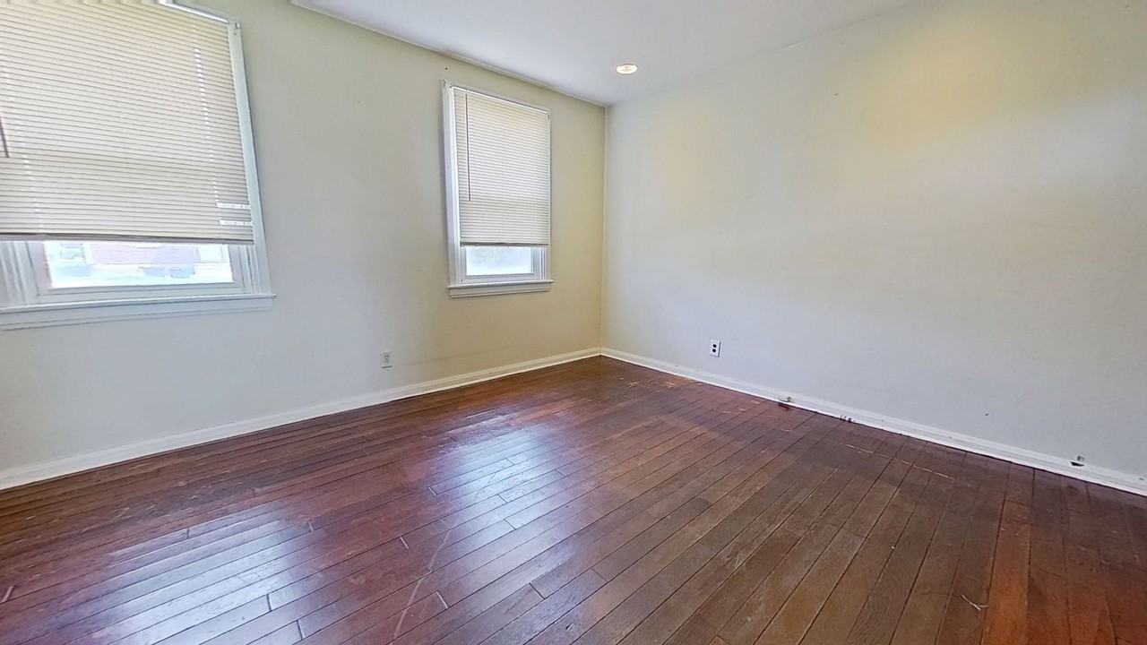 1092 Kelly Dr - Photo 2 of 13