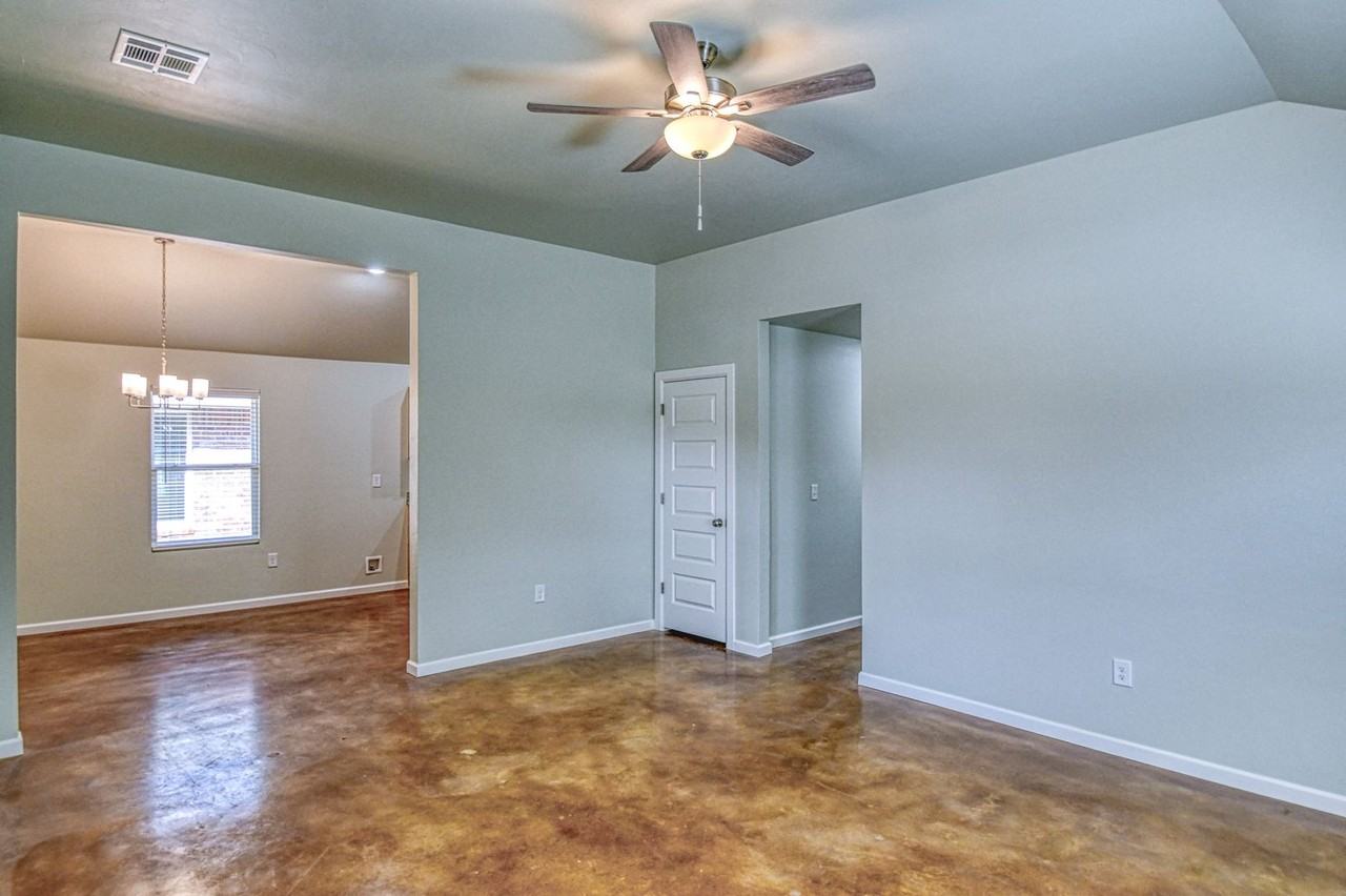 2713 Clifton Ter - Photo 5 of 29