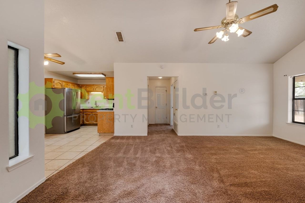 1120 Willow Ct Se - Photo 3 of 22