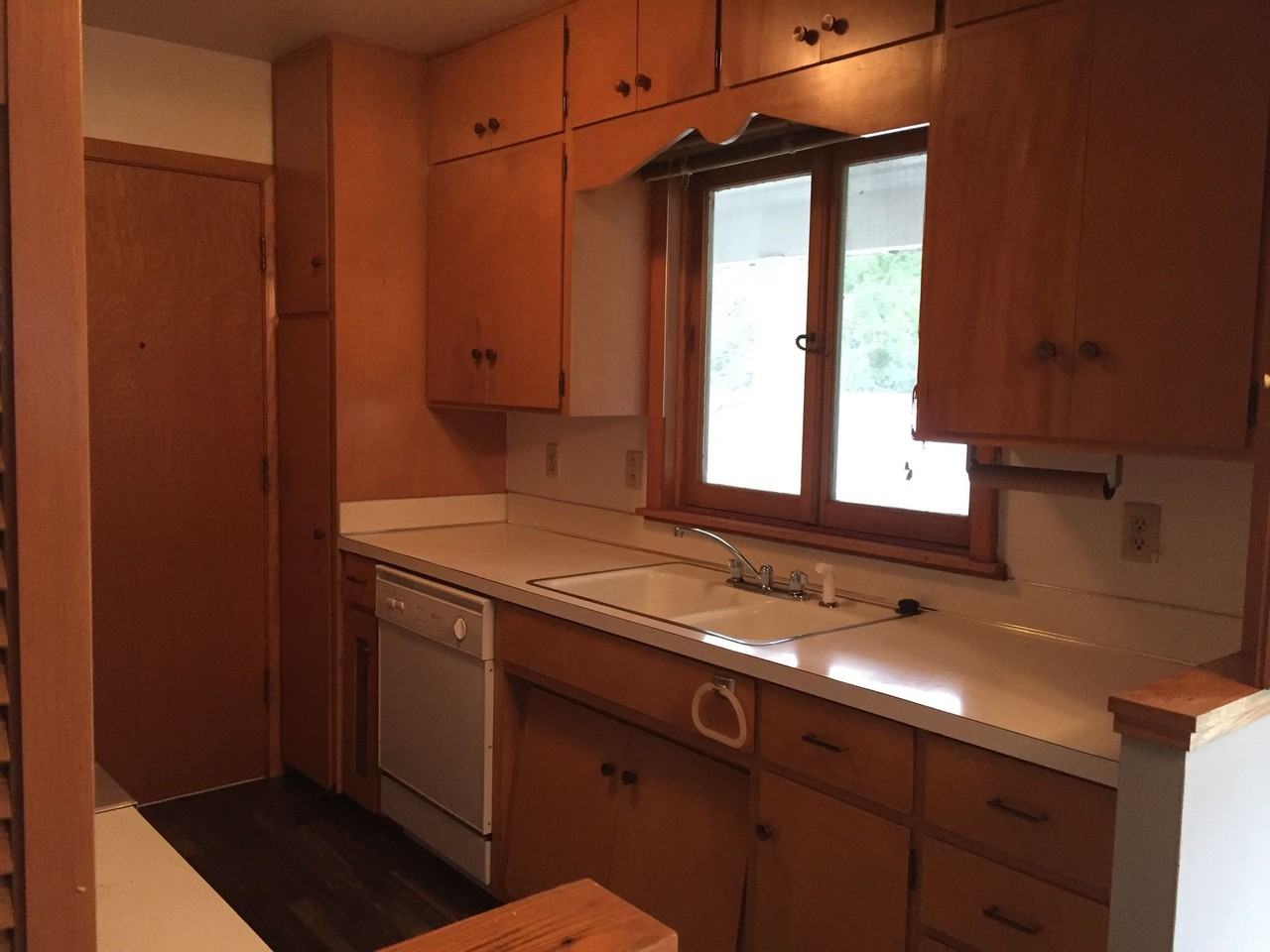 721 Russell - Photo 3 of 9