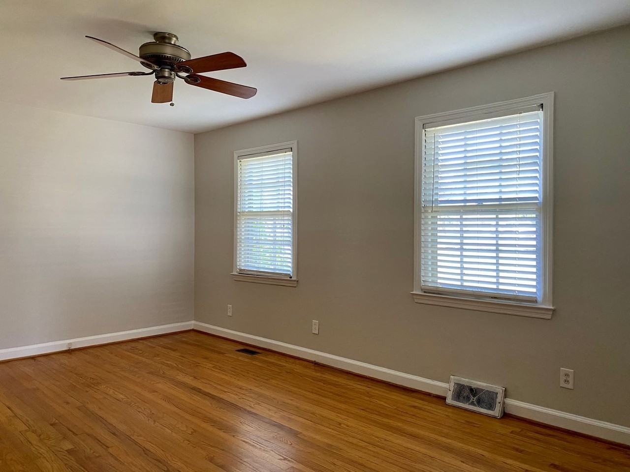 1938 Fairfield Dr - Photo 5 of 23