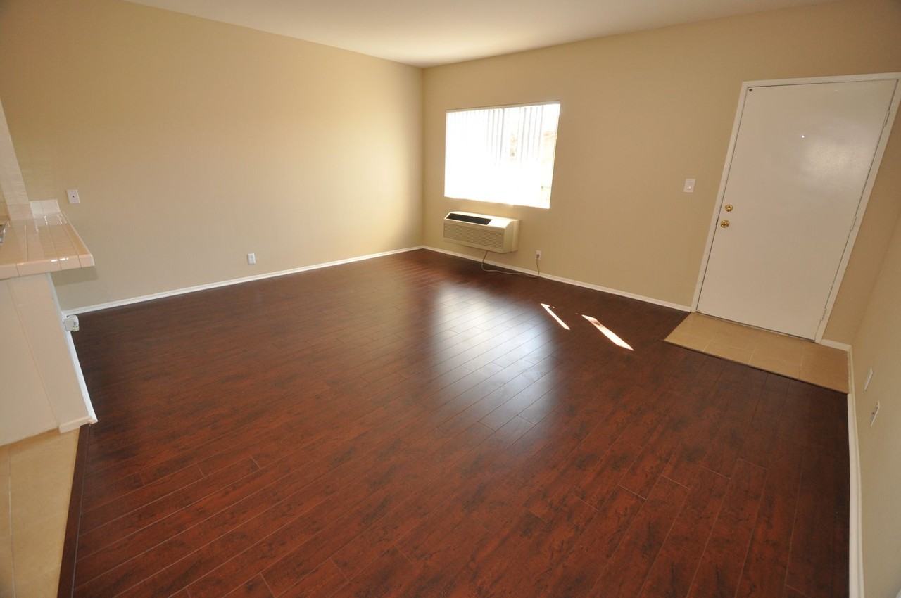 Walnut Street Apartments 24913-33 - Photo 3 of 27