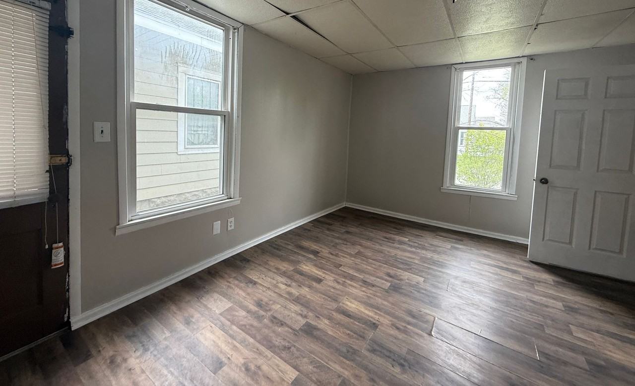 1021 8th Ave - Photo 2 of 11