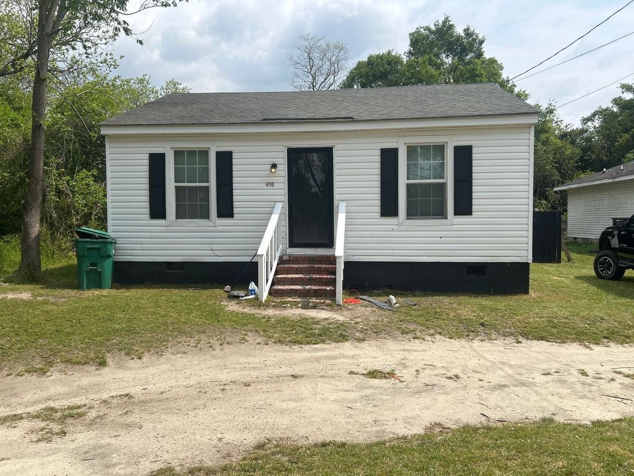 410 Anderson Ave - Photo 3 of 17