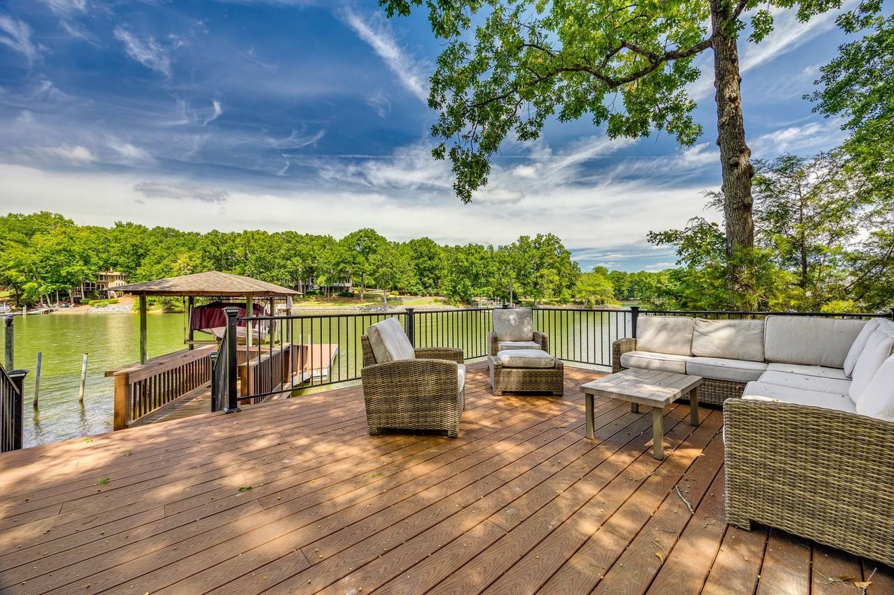 11 Hamilton Woods Ct - Photo 3 of 44