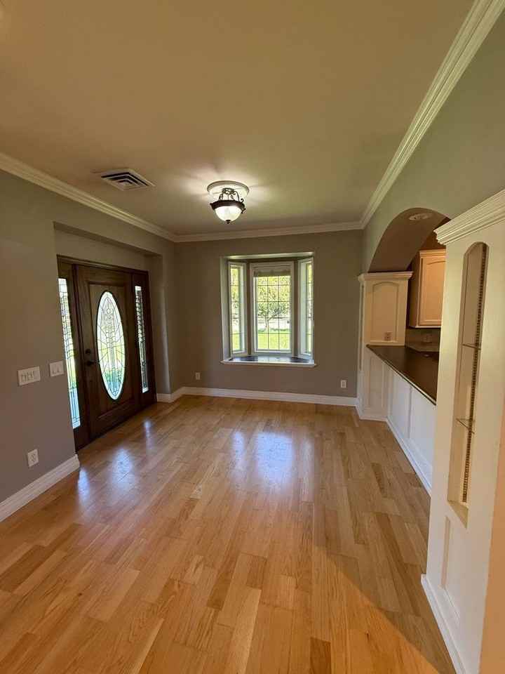 411 Berry Ave - Photo 3 of 28