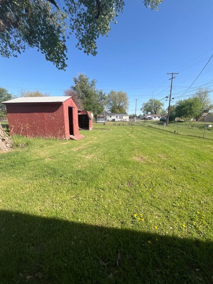 230 E Hickory Ave - Photo 2 of 11