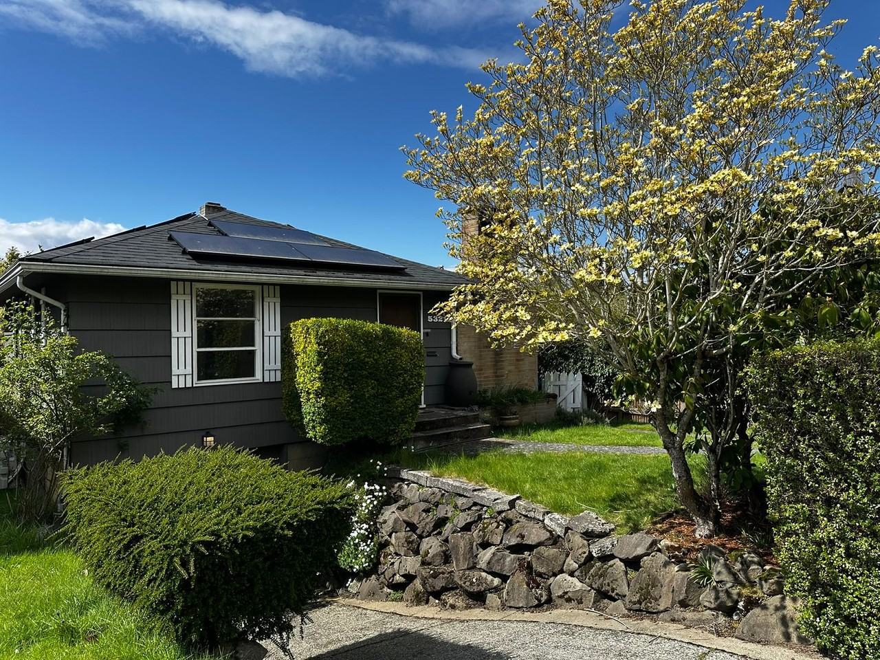 5321 47th Ave Sw - Photo 2 of 12