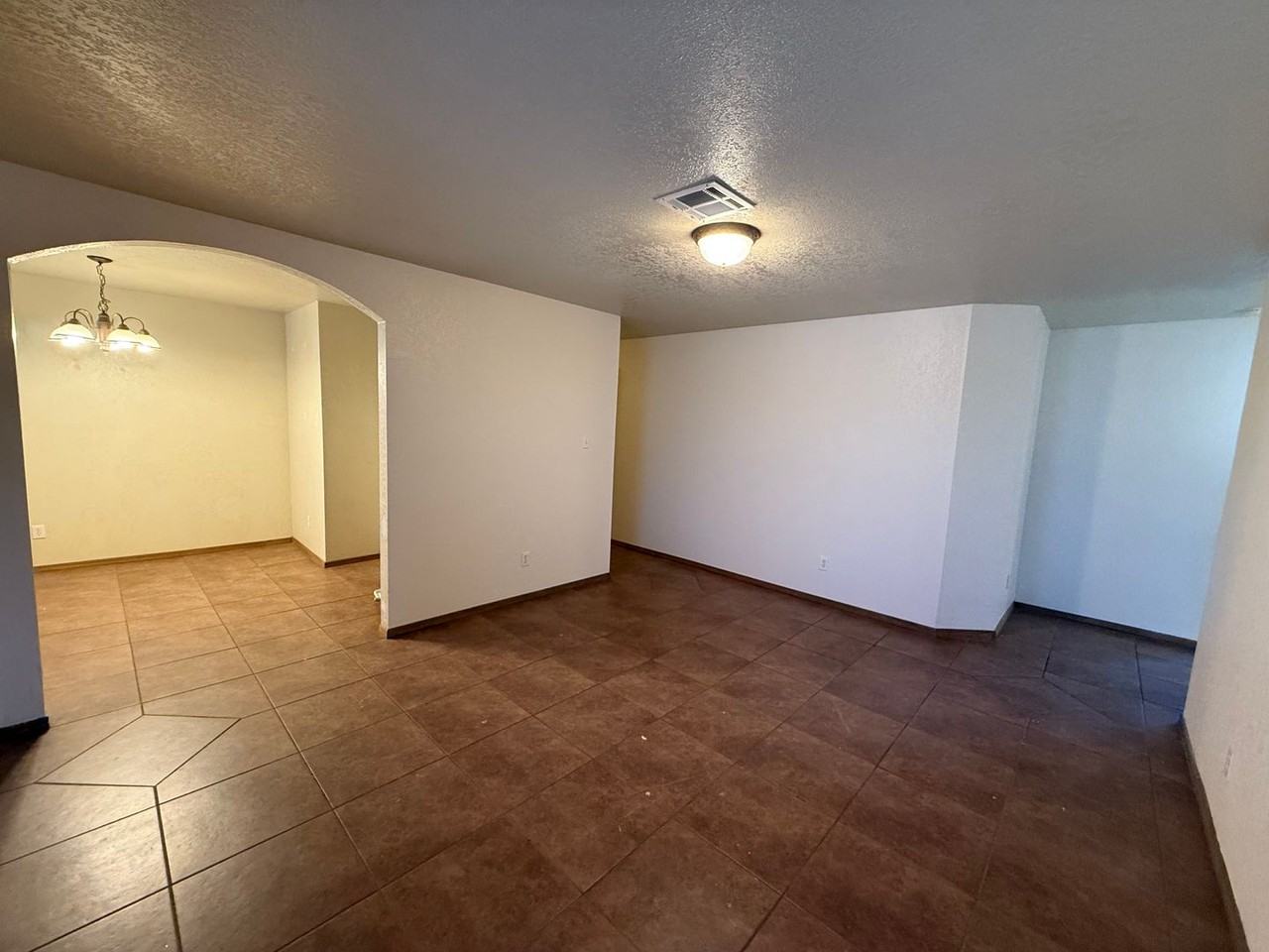 4213 S Boxwood Ave - Photo 3 of 27