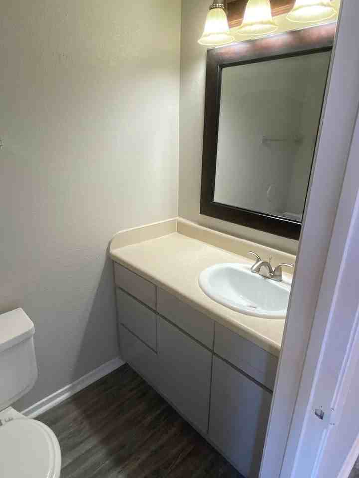 652 W Collins St - Photo 3 of 15