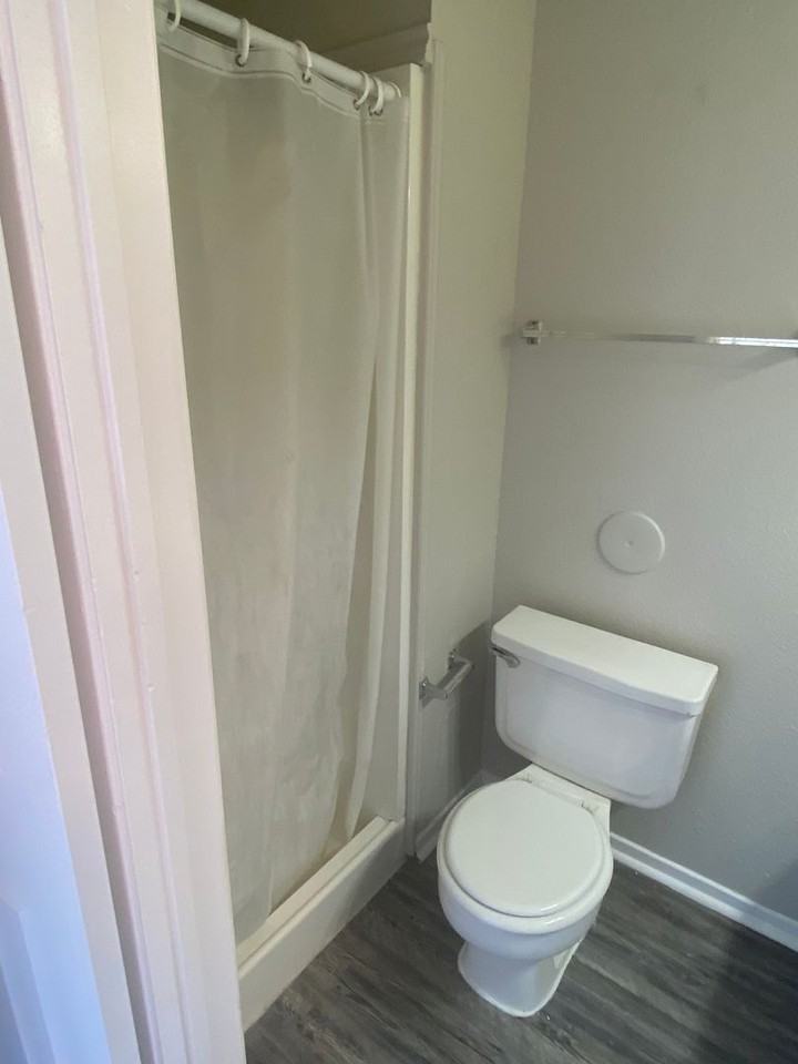 652 W Collins St - Photo 4 of 15