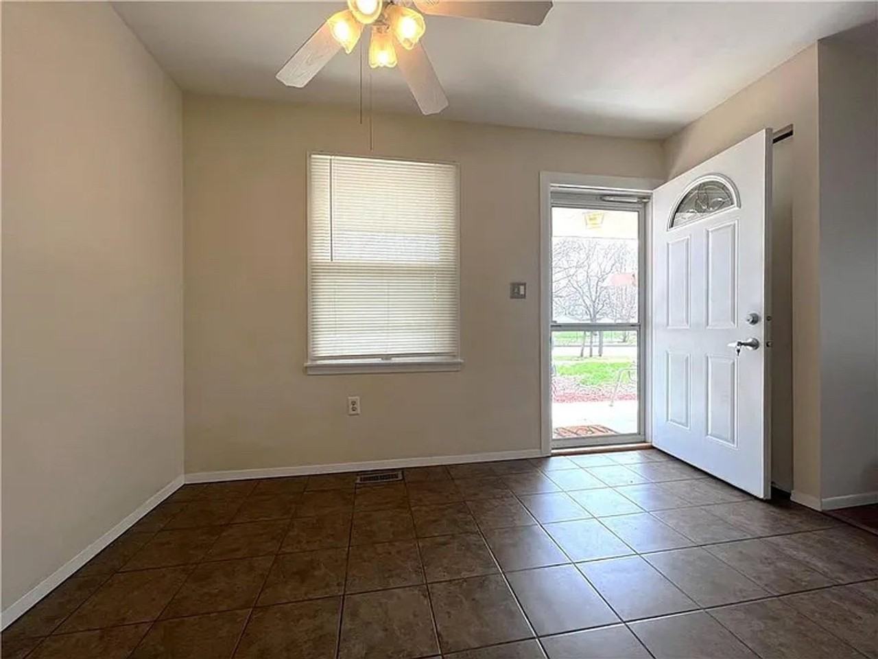 2128 N 28th St - Photo 3 of 19