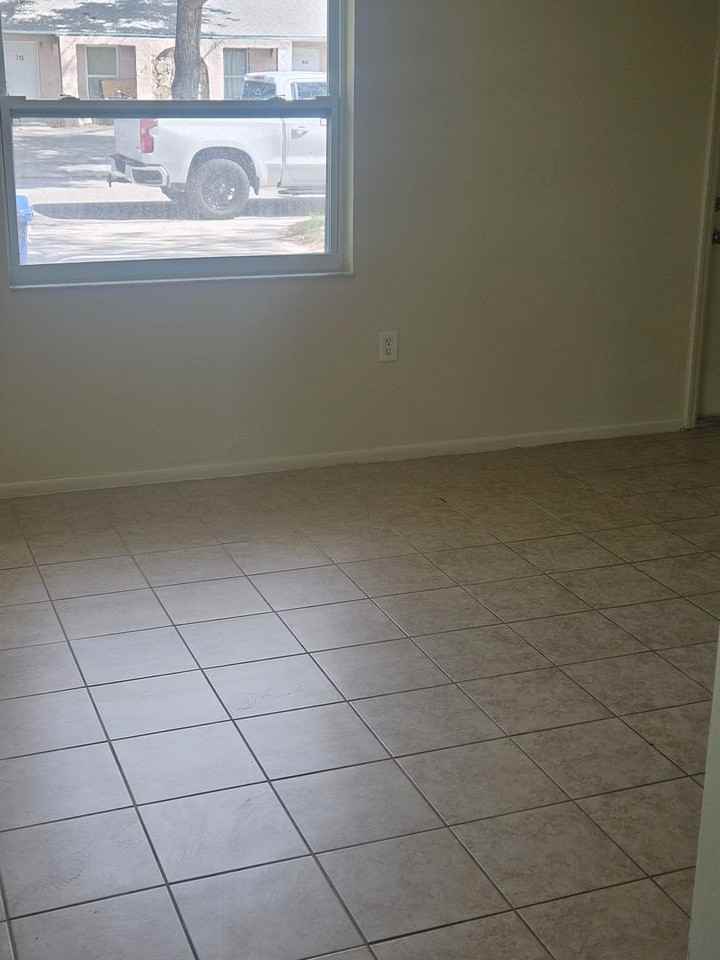 716 56th Avenue Dr E - Photo 2 of 11