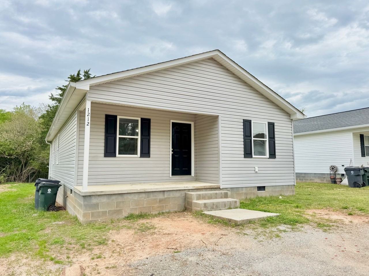 1212 Halifax St - Photo 2 of 15