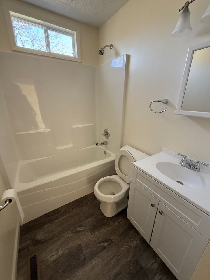 1334 E 84th Ter - Photo 2 of 8