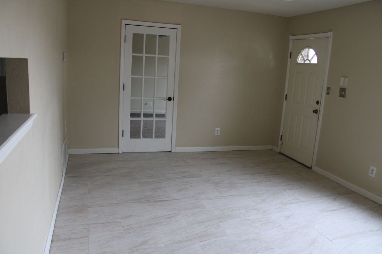 11668 Diane Lynn Ct - Photo 3 of 17