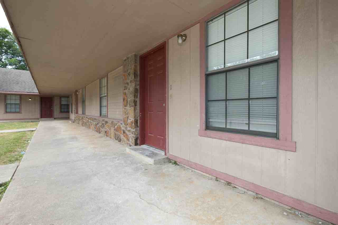 W Lillian St Fourplex - Photo 2 of 4