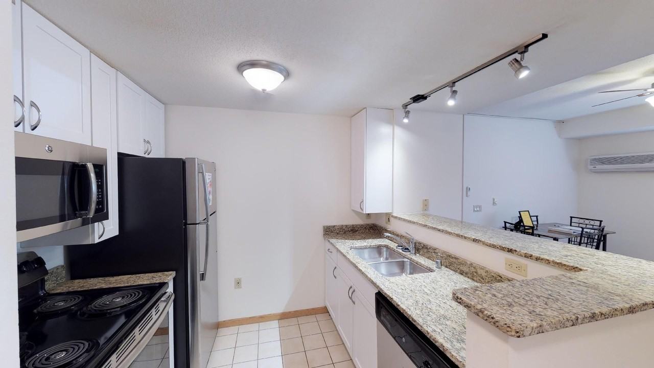 1002 Spring St - Photo 6 of 16