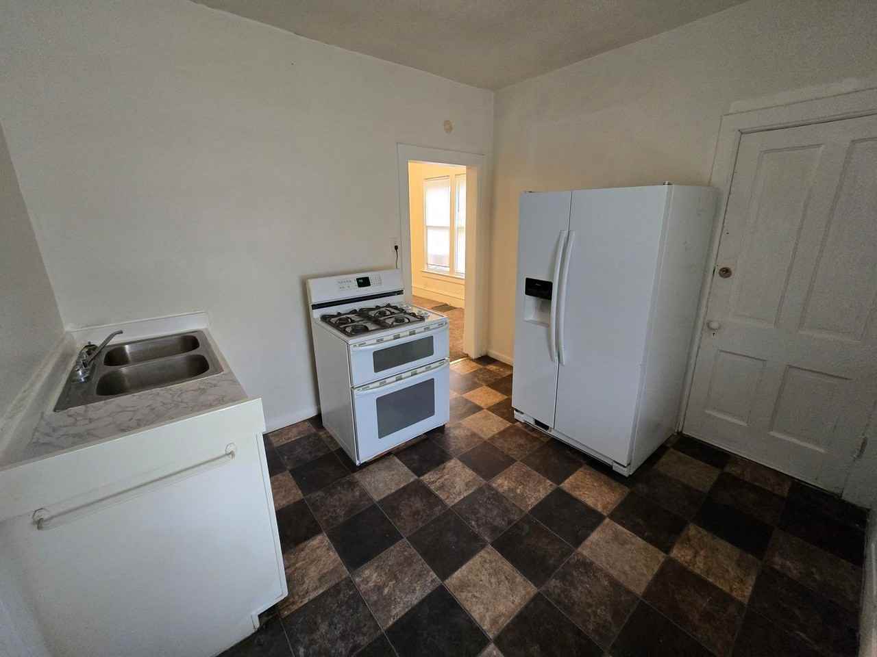 1522 Virginia St - Photo 3 of 7